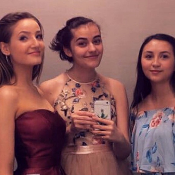 Meet your Posher, Alexis - Picture 4 of 4